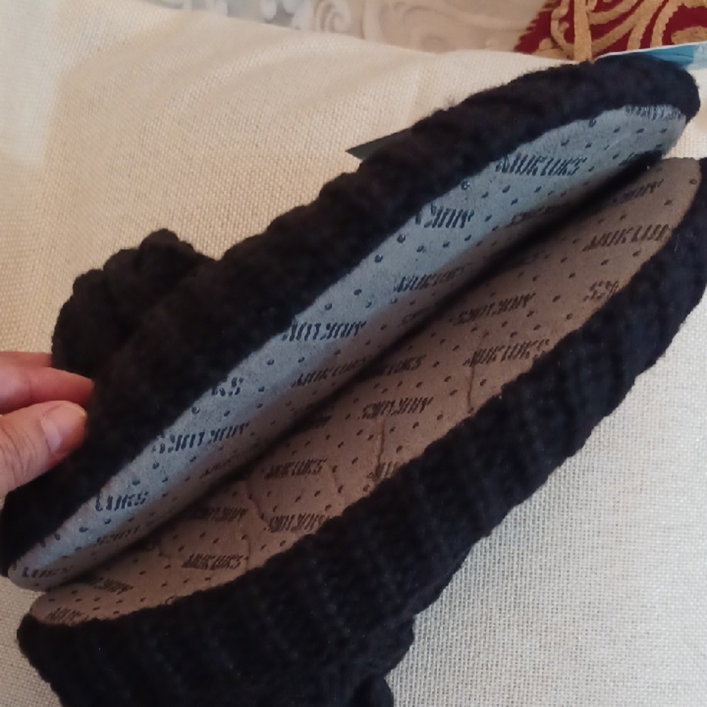 Muk Luks Black Knit Slipper Socks - Picture 3 of 6